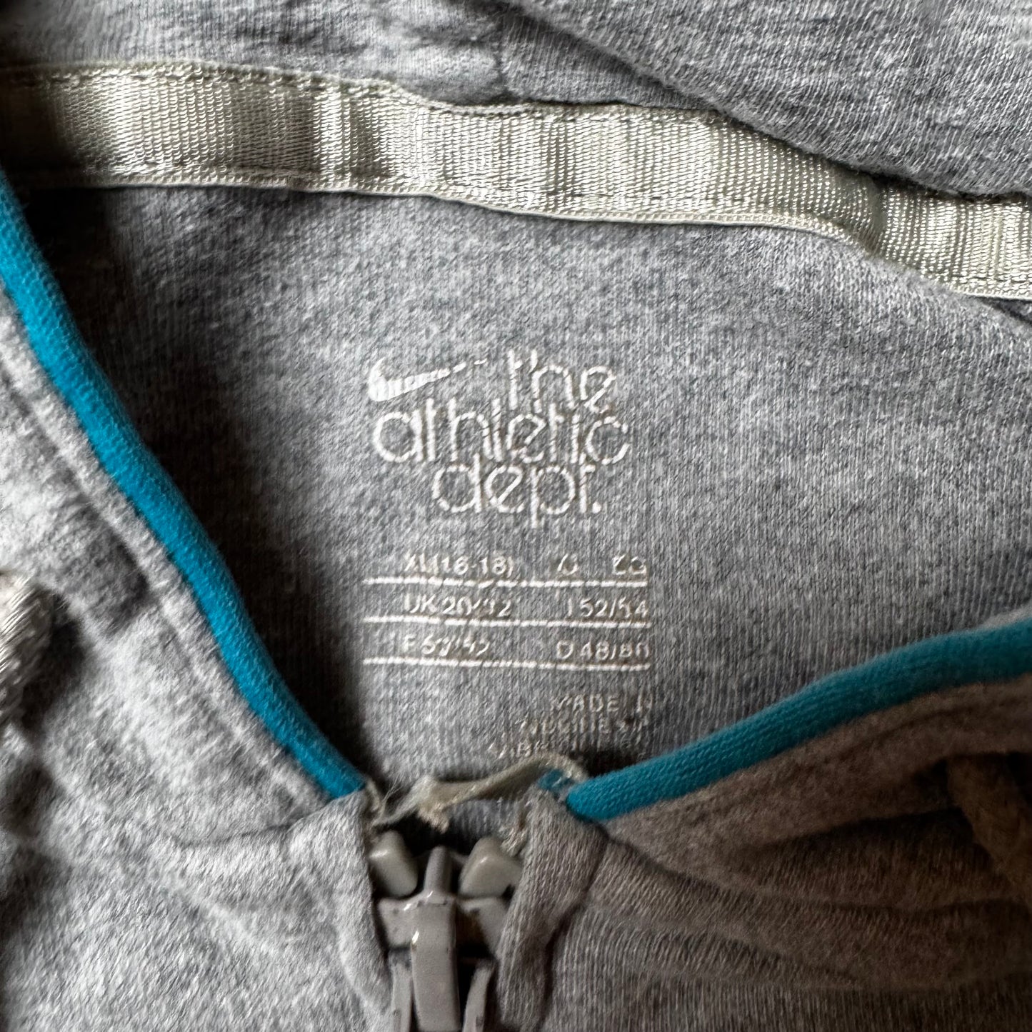 Gray Nike Zip Up Hoodie - M