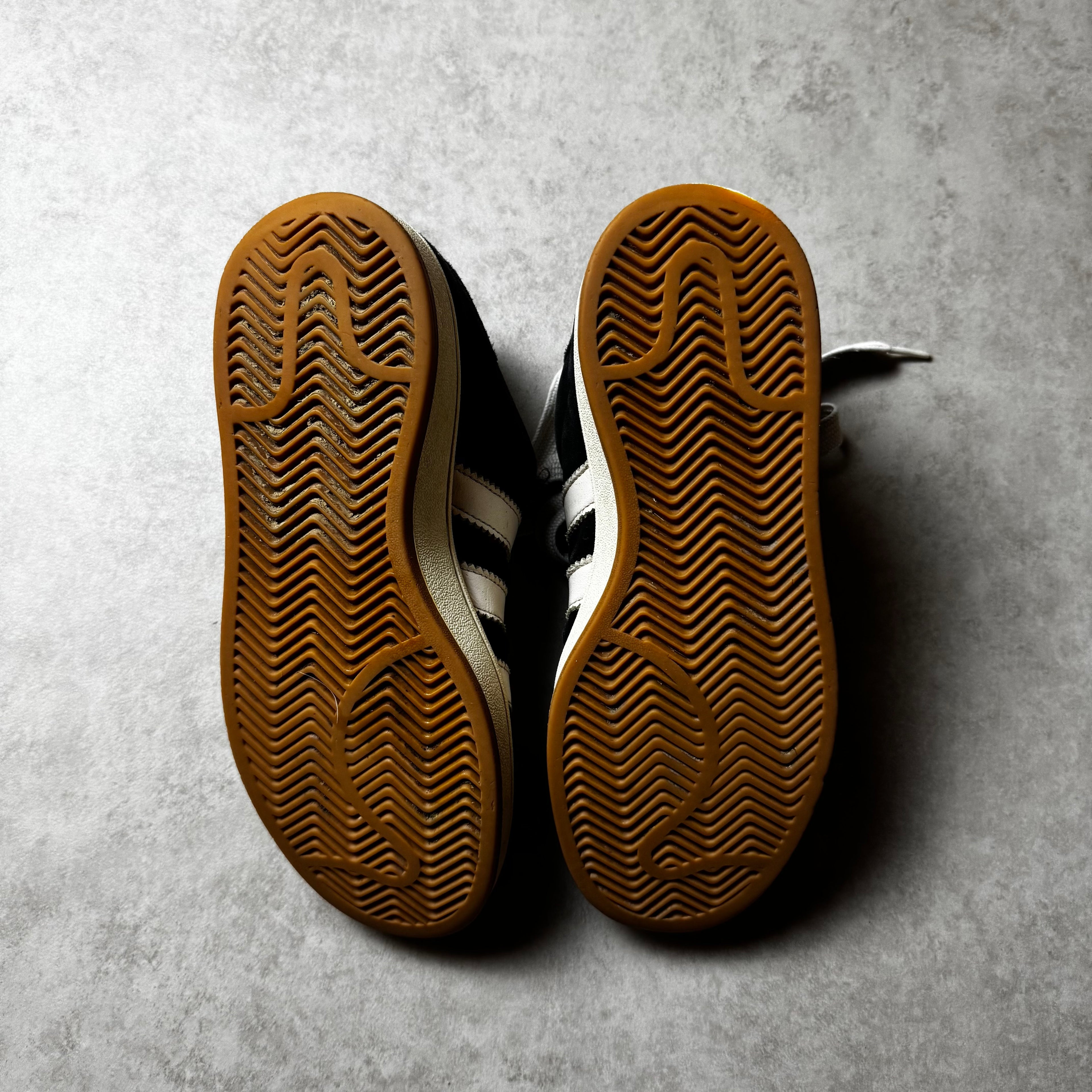 Black Adidas Campus - 40.5