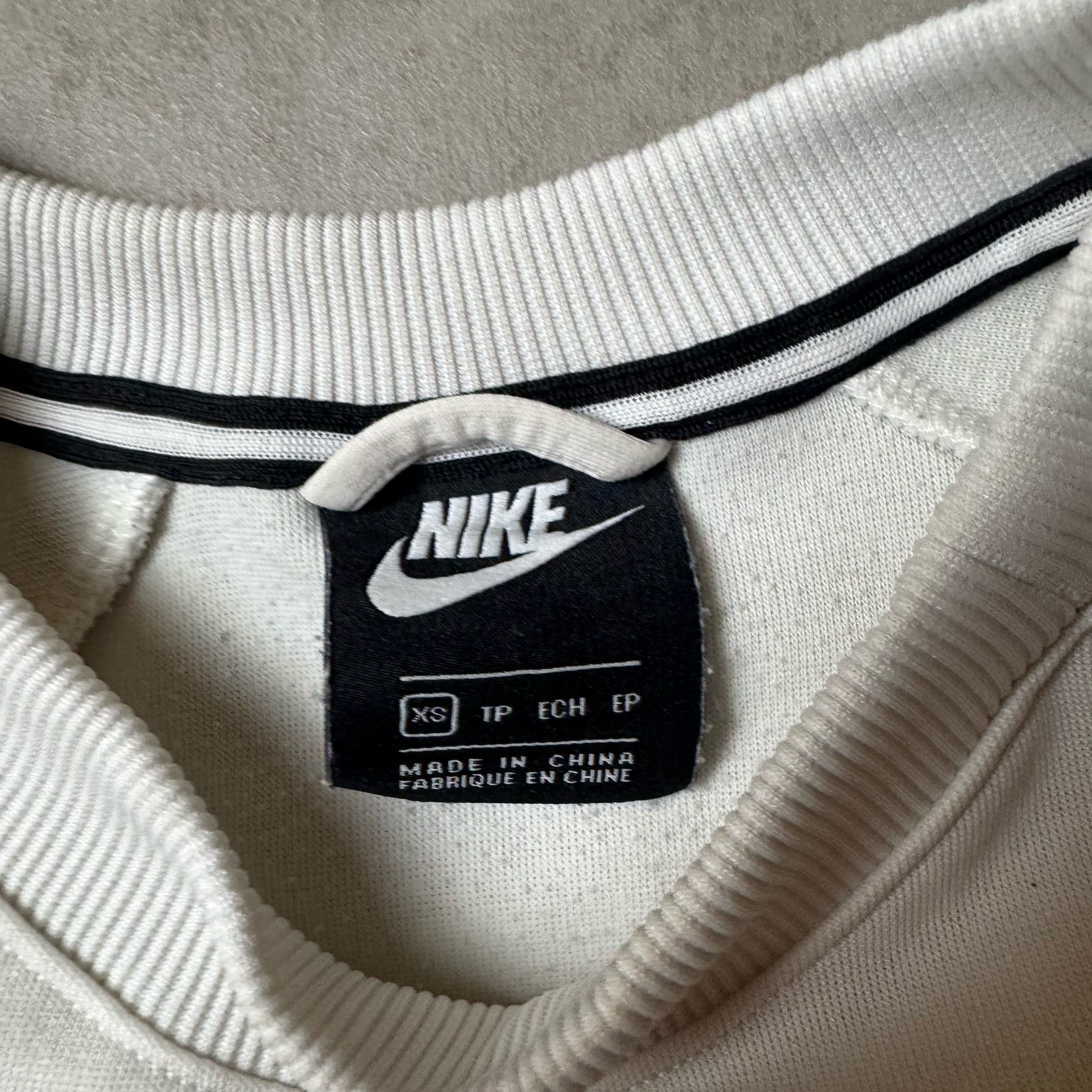 White Nike Cropped Sweatshirt - XS
