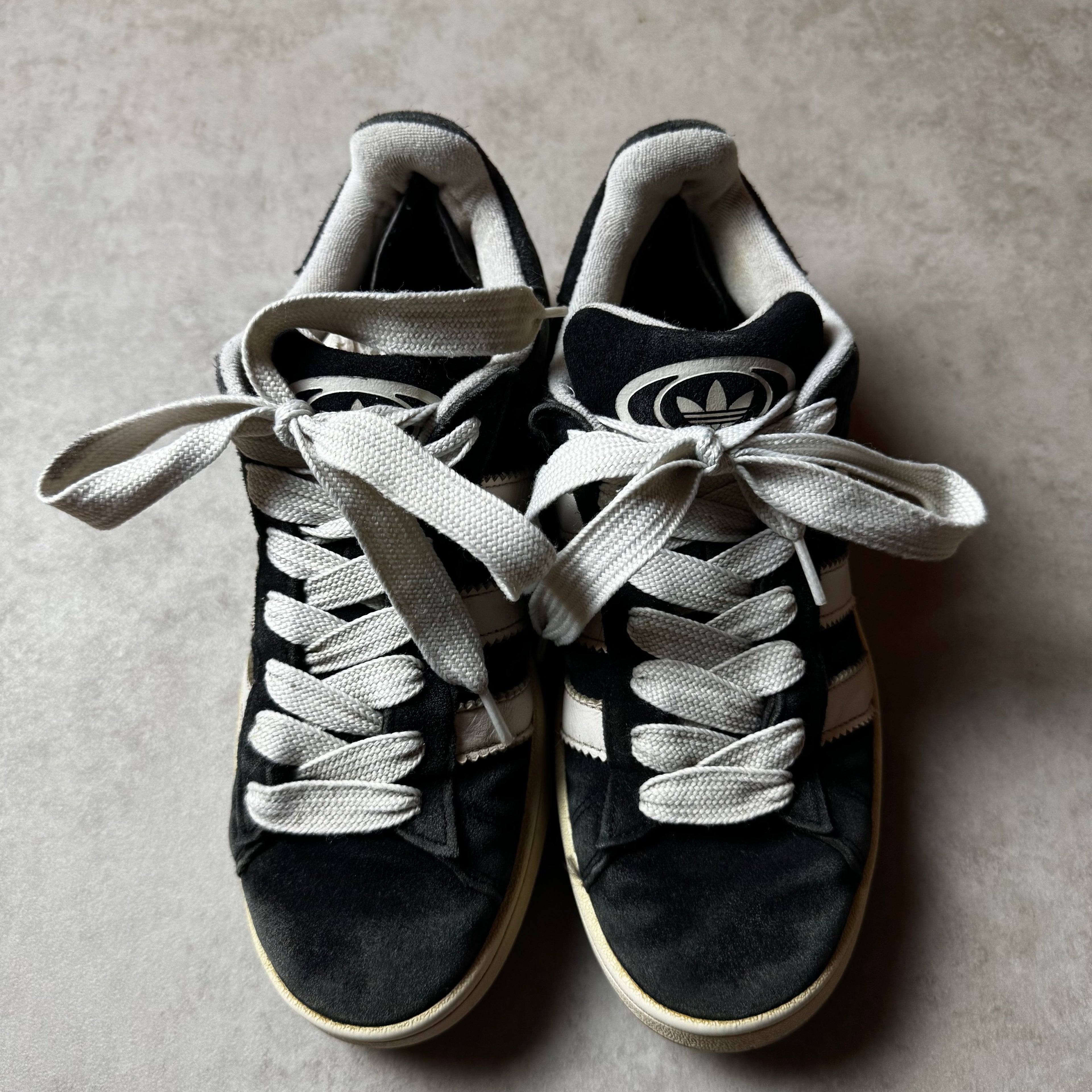 Black Adidas Campus - 40.5