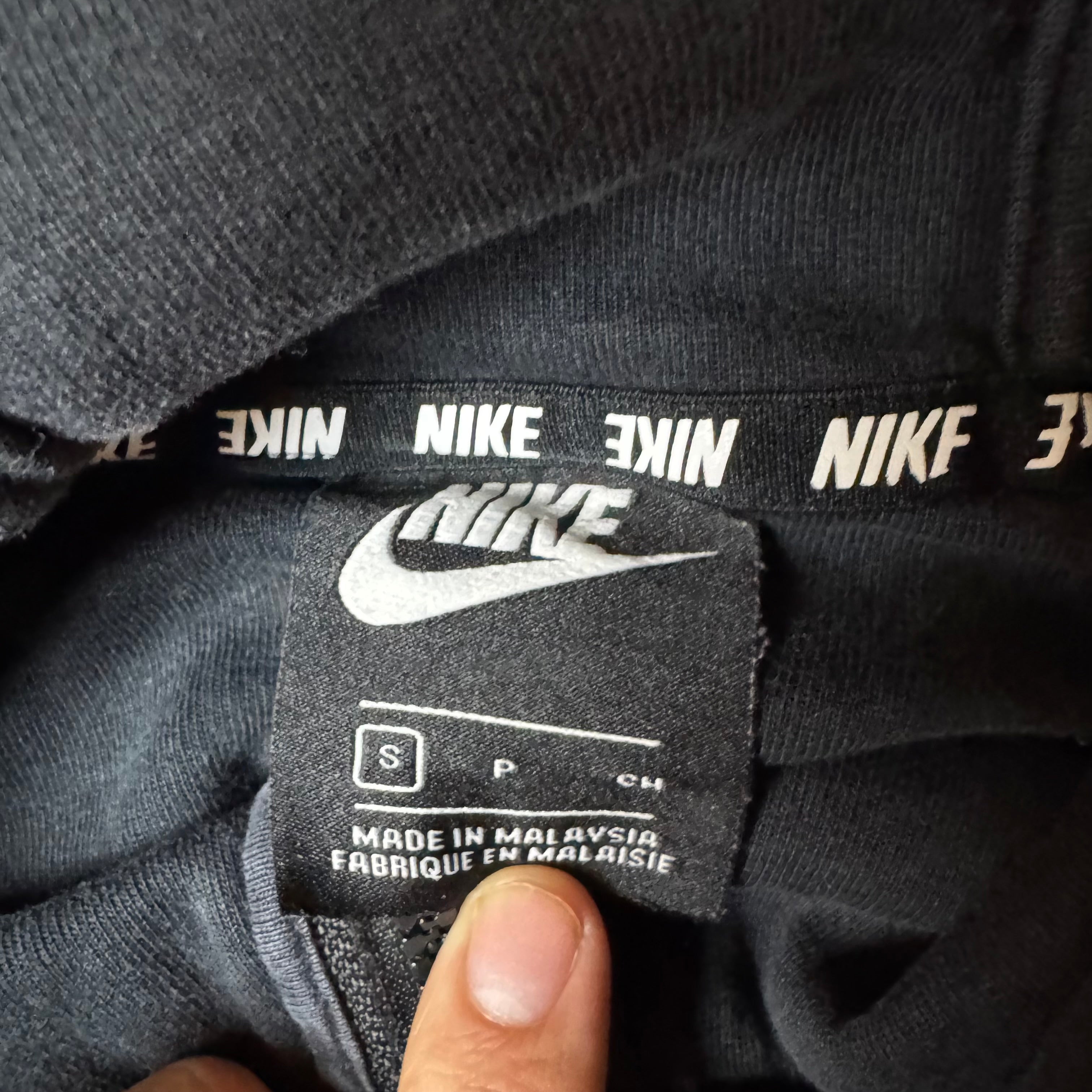 Black Nike Zip Up Hoodies - S